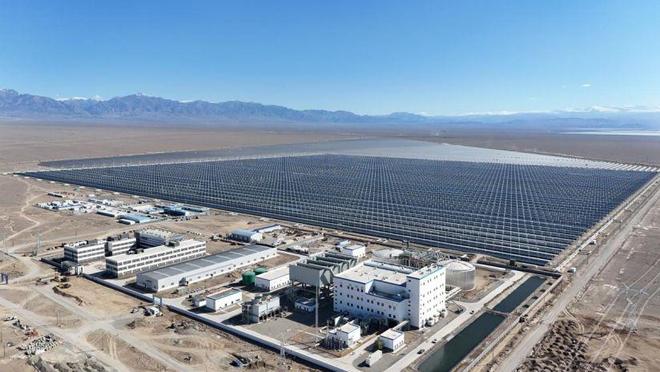 全國最大線性菲涅爾綜合能源示范基地全面建成 新能源技術開發的里程碑